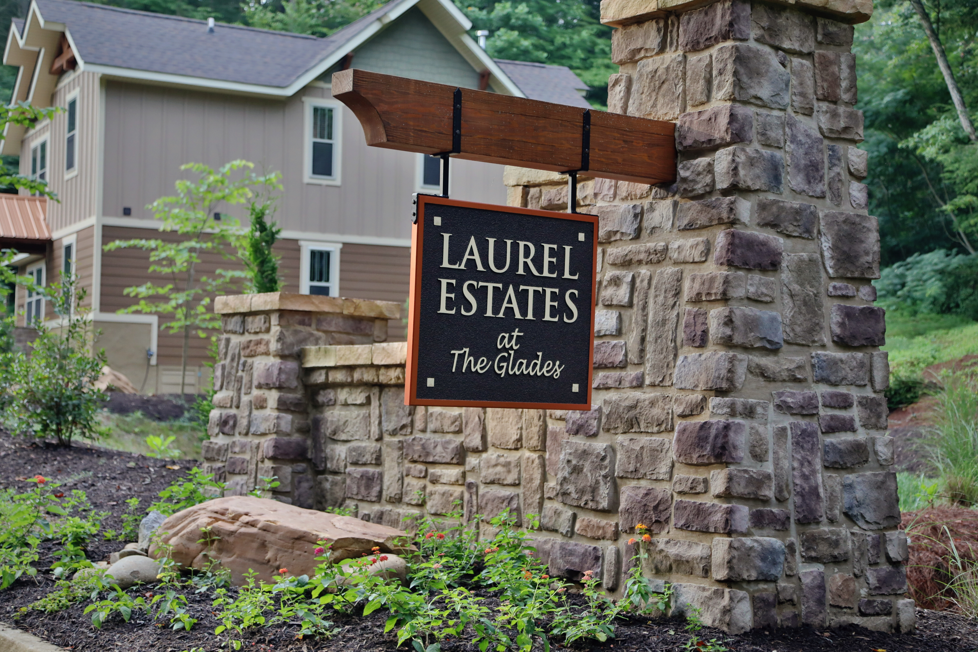 Laurel Estates at The Glades community entrance sign — Sevierville, TN