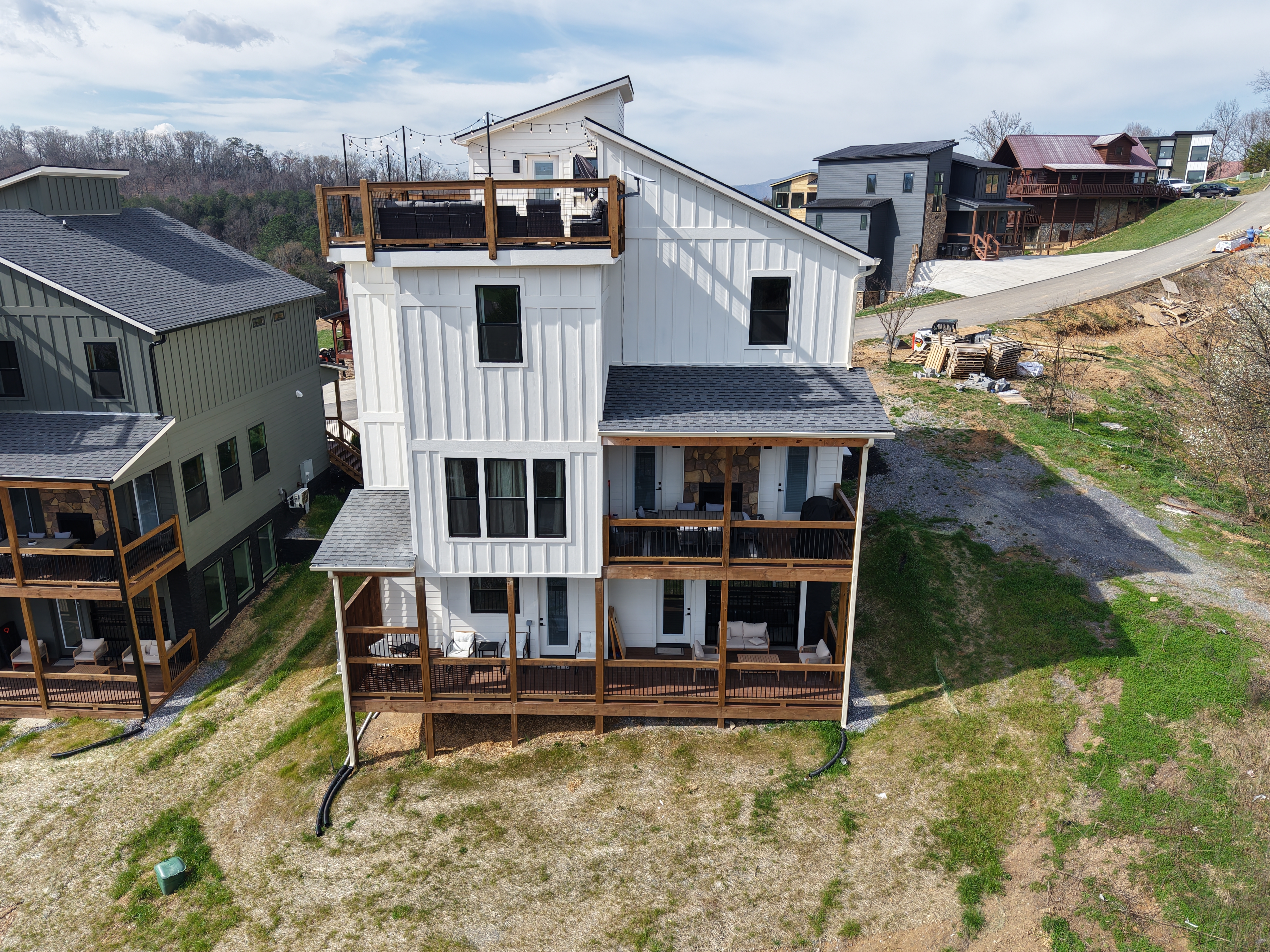 White Farmhouse Mountain Cabin — Sevierville — Cabins and Homes by Donnie Allen