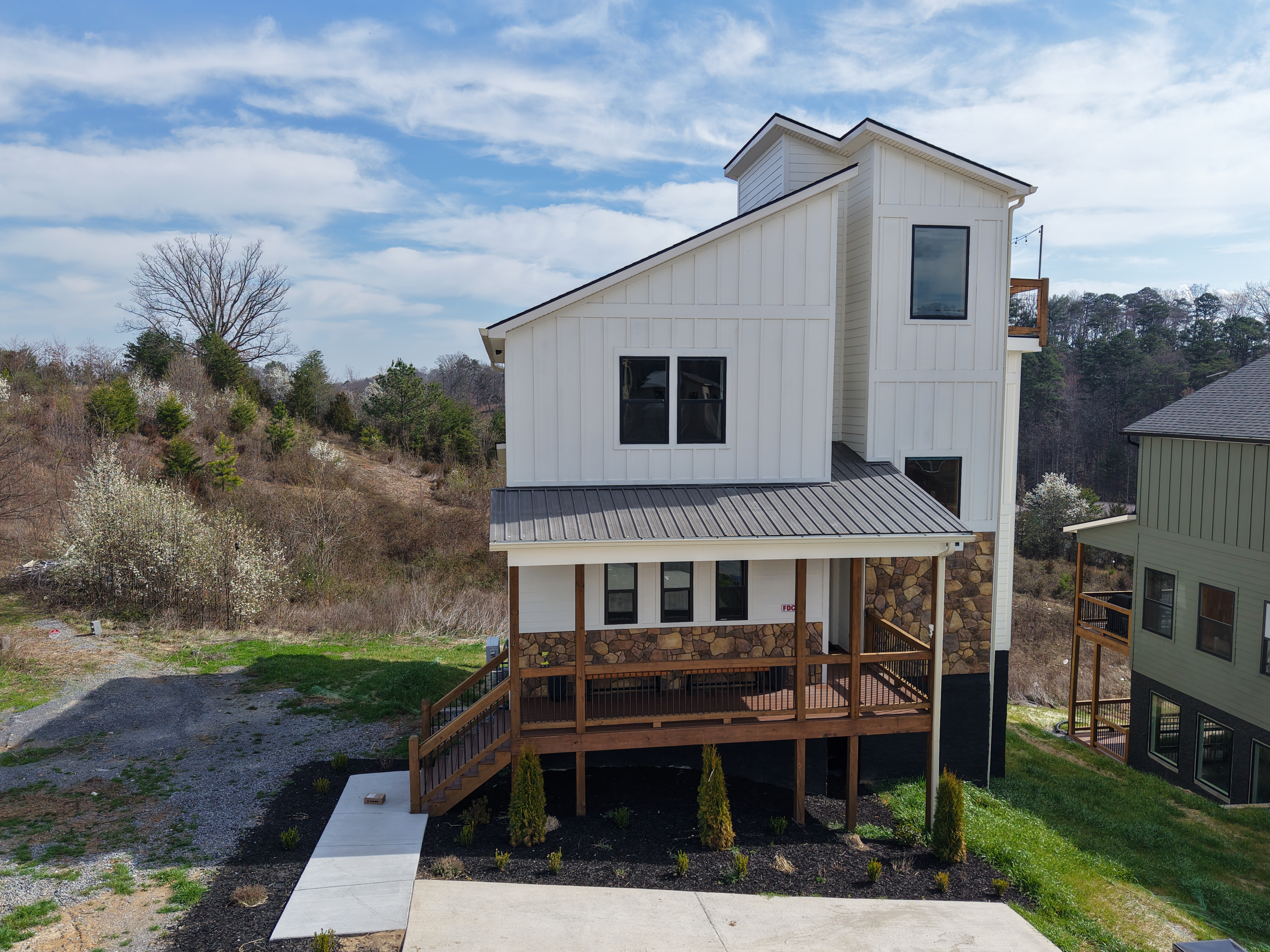 Farmhouse Mountain Cabin II — Sevierville — Cabins and Homes by Donnie Allen